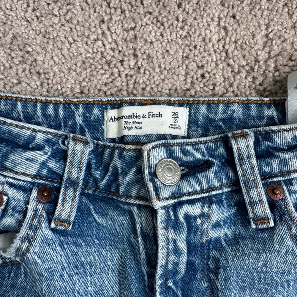 Abercrombie & Fitch Mom High Rise Jeans Size 26